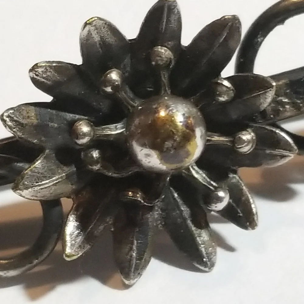 Vintage Art Nouveau flower brooch silver tone pin